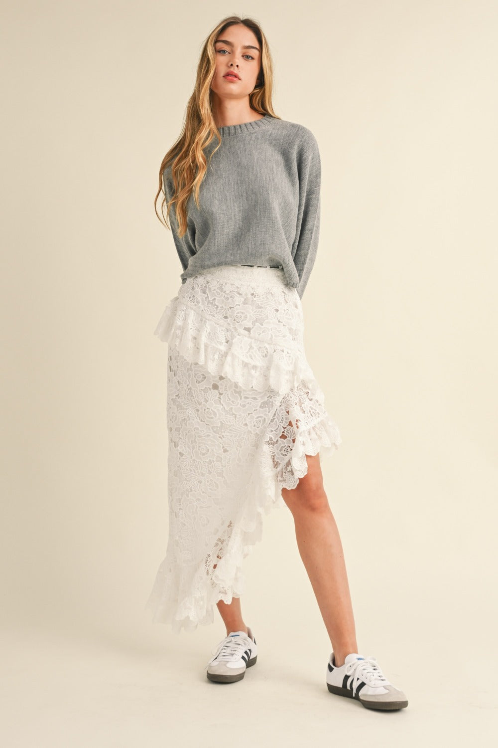 Round Neck Dolman Sleeve Cropped Sweater./,.