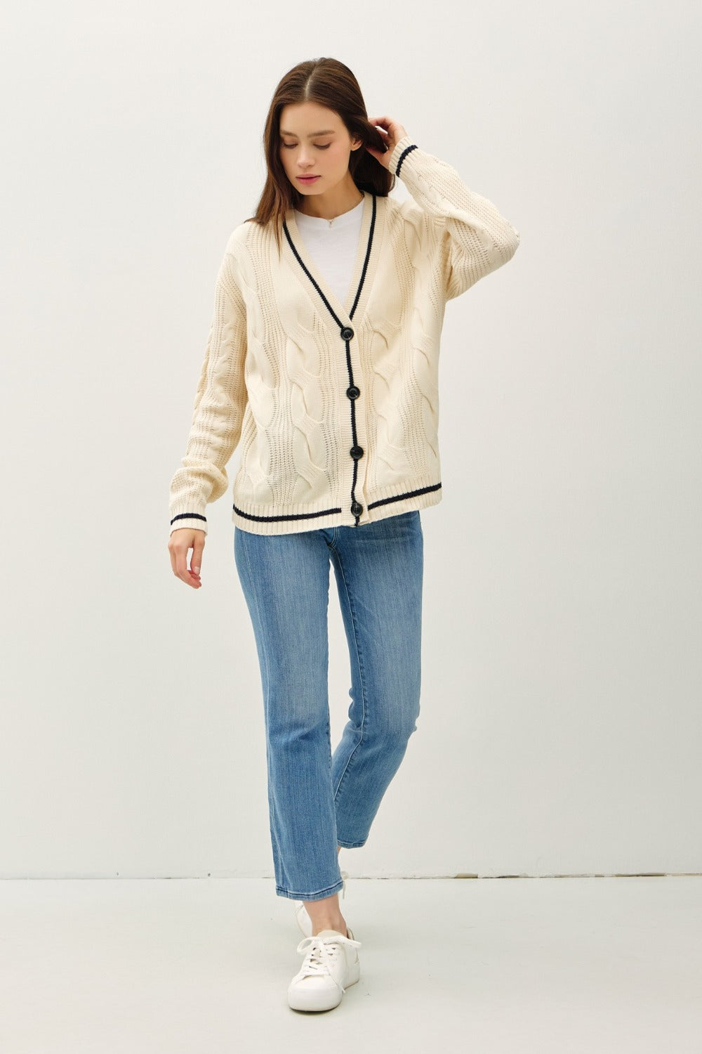 Contrast Trim Cable-Knit V-Neck Cardigan../,.